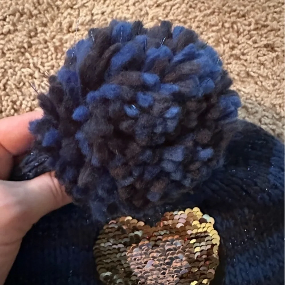 🔴Cat & Jack Girls Beanie with Pompom Navy with color sequins Heart